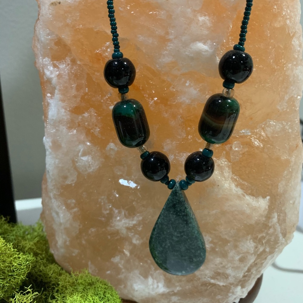 90s Green Teardrop Necklace